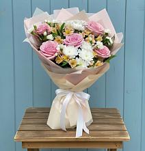 Букет цветов из:  Гвоздики, Орхидеи и Розы в Коммунистический