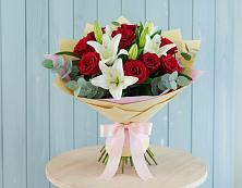 Букет цветов из:  Лилии и Розы в Коммунистический