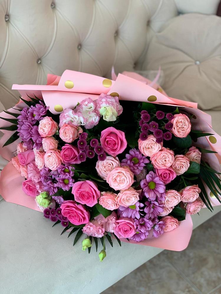 Букет цветов из: Хризантемы, Розы и Лизиантусы в Коммунистический