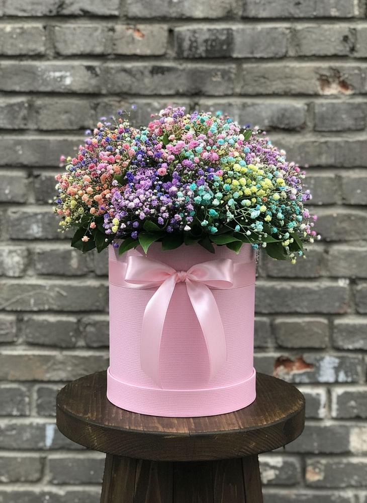 Цветочная композиция из Гипсофила и Розы в шляпной коробке в Коммунистический