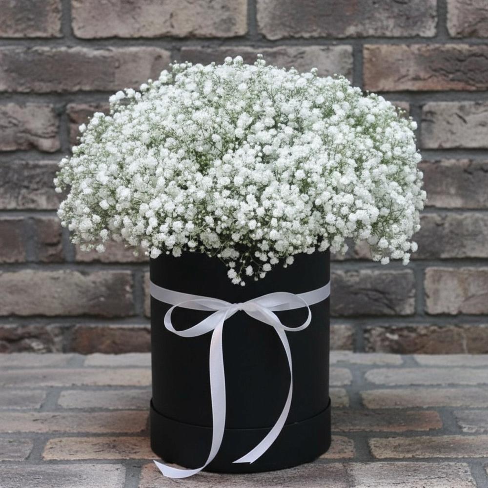 Цветочная композиция из Гипсофила в шляпной коробке в Коммунистический