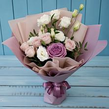Букет цветов из:  Розы и Лизиантусы в Коммунистический