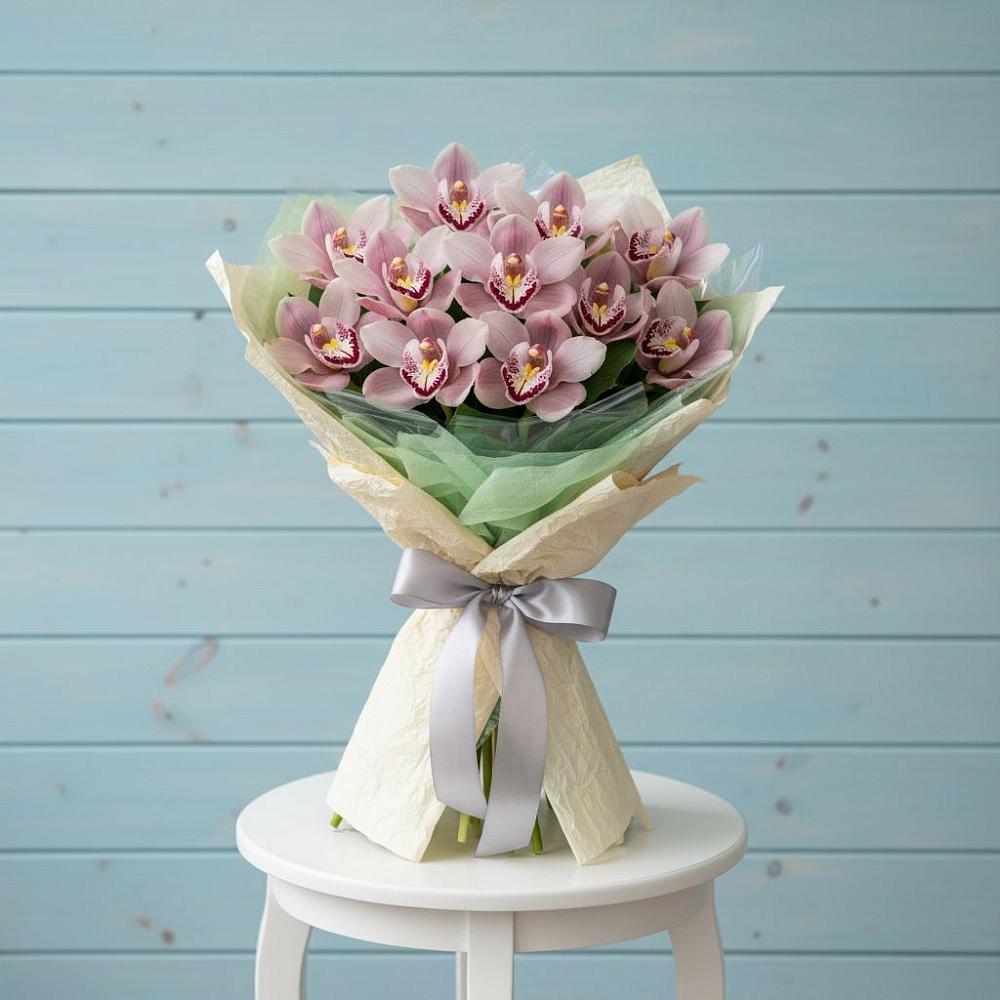 Букет цветов из: Орхидеи и Розы в Коммунистический