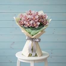 Букет цветов из:  Орхидеи и Розы в Коммунистический