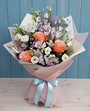 Букет цветов из:  Лизиантусы, Розы, Альстромерии и Гипсофила в Коммунистический