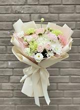 Букет цветов из:  Гвоздики, Розы, Лизиантусы и Хризантемы в Коммунистический