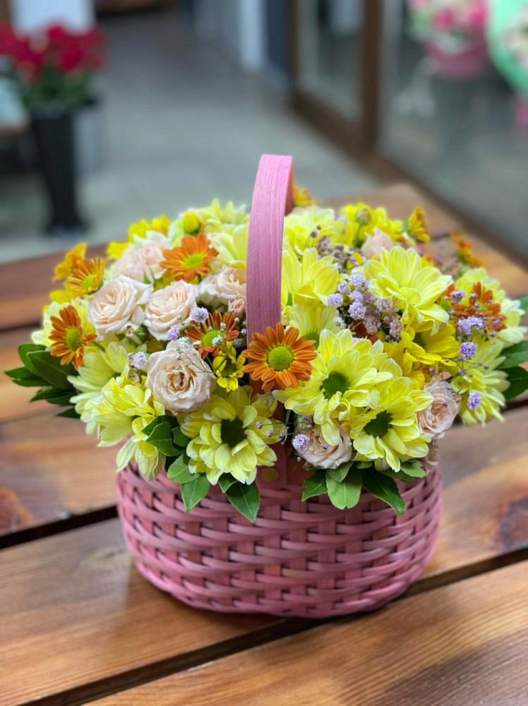 Цветочная композиция из Хризантемы и Розы в корзине в Коммунистический
