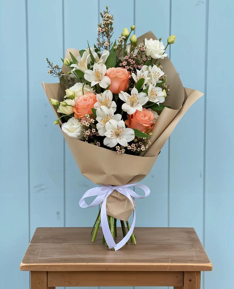 Букет цветов из: Альстромерии, Лизиантусы, Розы и Хризантемы в Коммунистический