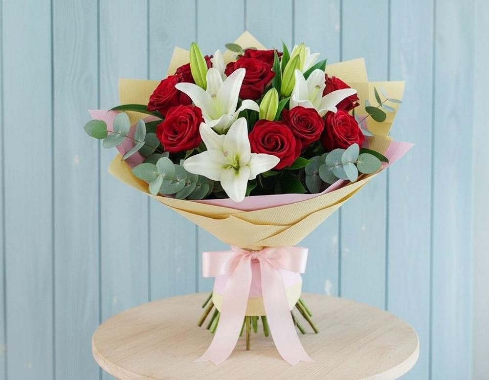 Букет цветов из: Лилии и Розы в Коммунистический